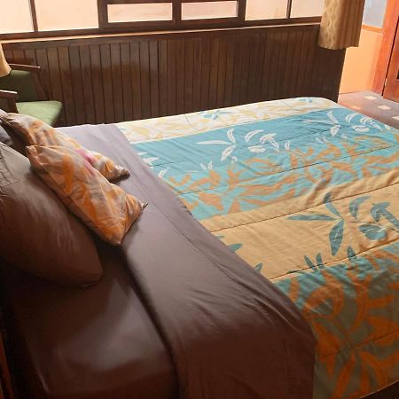 Hostel Santa Canela Cuenca Esterno foto