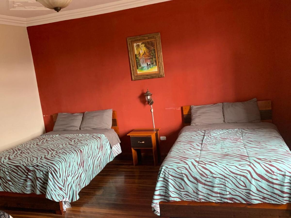 Hostel Santa Canela Cuenca Esterno foto