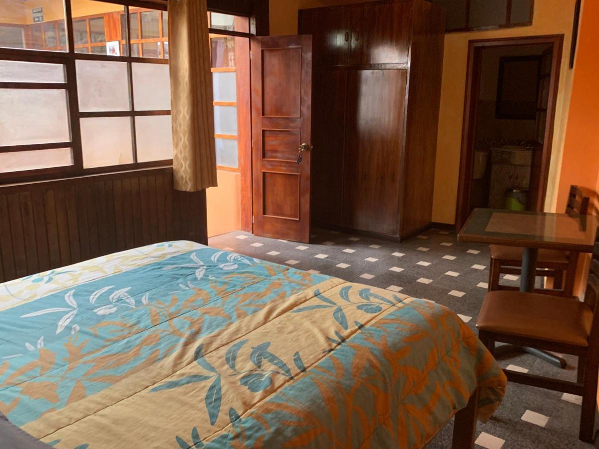 Hostel Santa Canela Cuenca Esterno foto