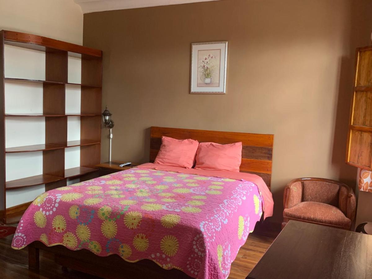 Hostel Santa Canela Cuenca Esterno foto
