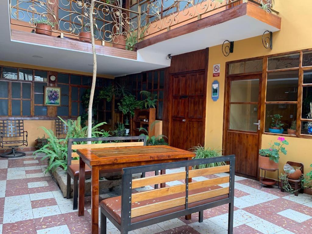 Hostel Santa Canela Cuenca Esterno foto